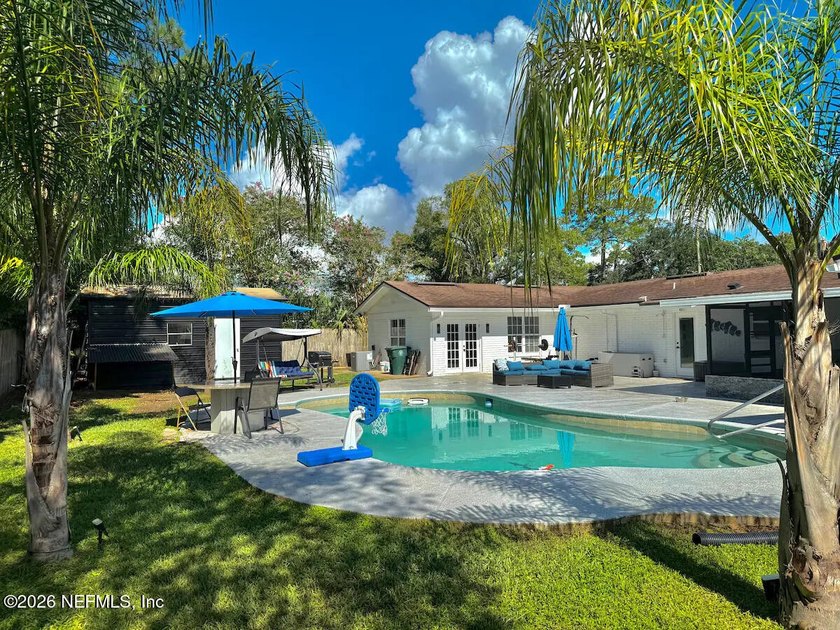 4 bedrooms 3 full baths house in Grove Park. with swimming pool - Beach Home for sale in Jacksonville, Florida on Beachhouse.com