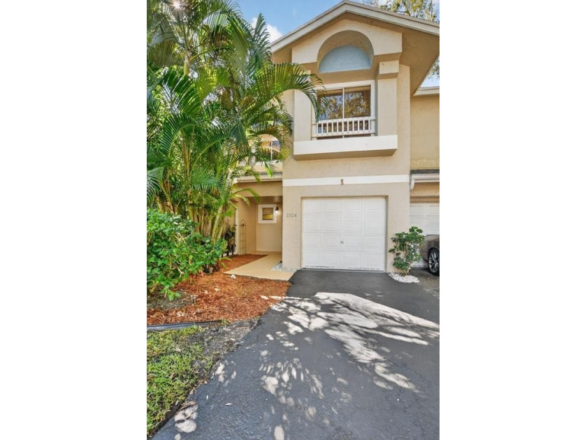 PRICE DROP and MOVE IN READY!! DON'T MISS THIS 2 bedrooms 2 1/2 - Beach Townhome/Townhouse for sale in Deerfield Beach, Florida on Beachhouse.com