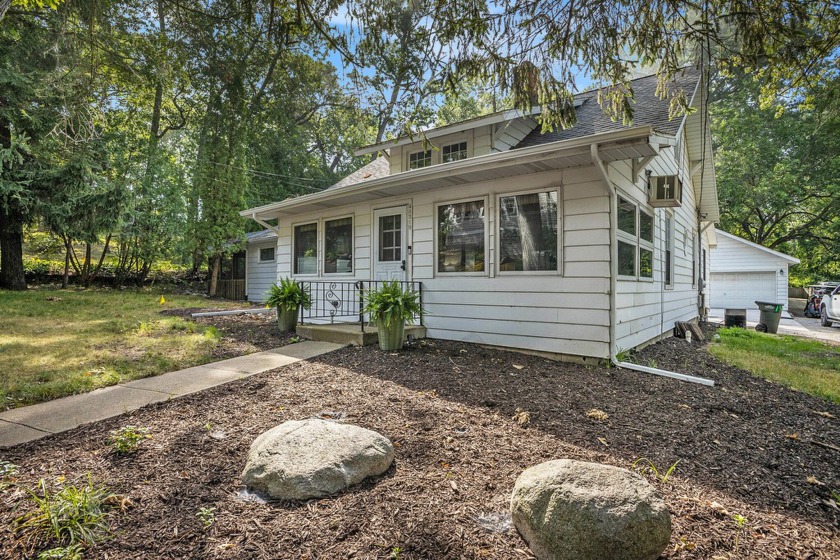 Location and Style!  Grand Beach Cottage in the Desirable - Beach Home for sale in New Buffalo, Michigan on Beachhouse.com