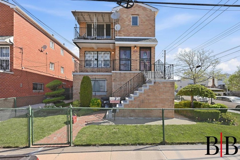Please welcome this detached multi-family! This brilliant home - Beach Home for sale in Brooklyn, New York on Beachhouse.com