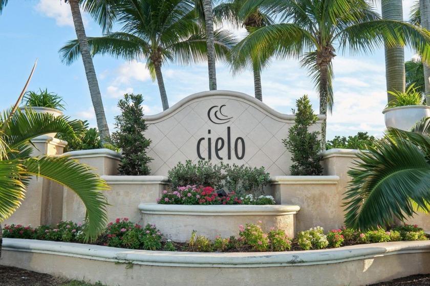 Welcome to Your Dream Cielo Townhome! Discover luxury living  in - Beach Townhome/Townhouse for sale in Palm Beach Gardens, Florida on Beachhouse.com