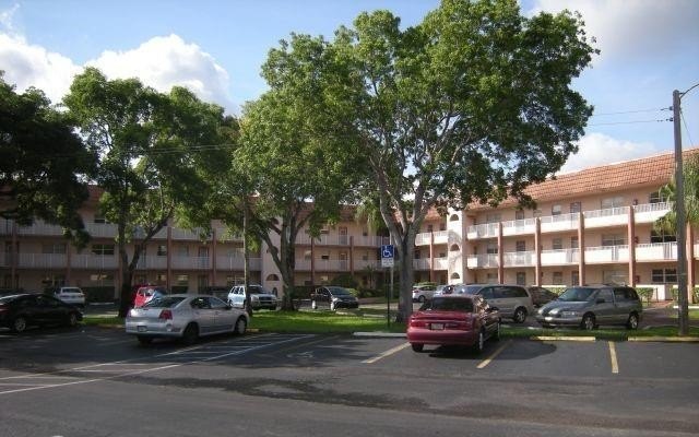 55+ COMMUNITY 3RD FLOOR, TOP FLOOR, WELL MAINTAINED CONDO, JUST - Beach Condo for sale in Sunrise, Florida on Beachhouse.com