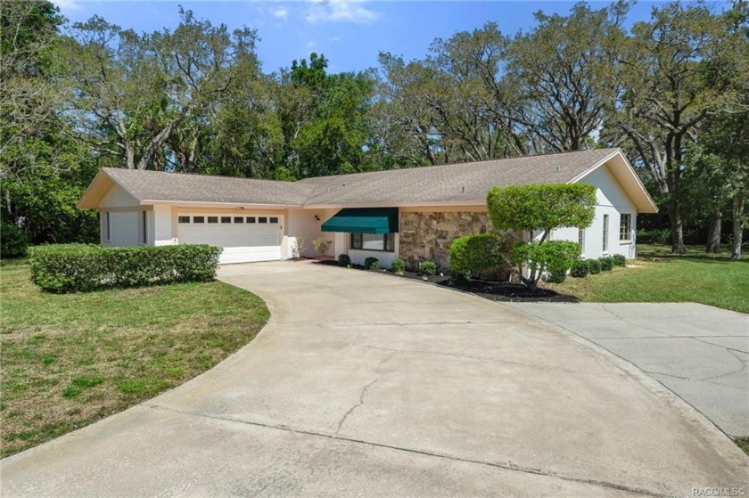 Welcome to Sugarmill Woods Cypress Village. This beautiful 3 bed - Beach Home for sale in Homosassa, Florida on Beachhouse.com