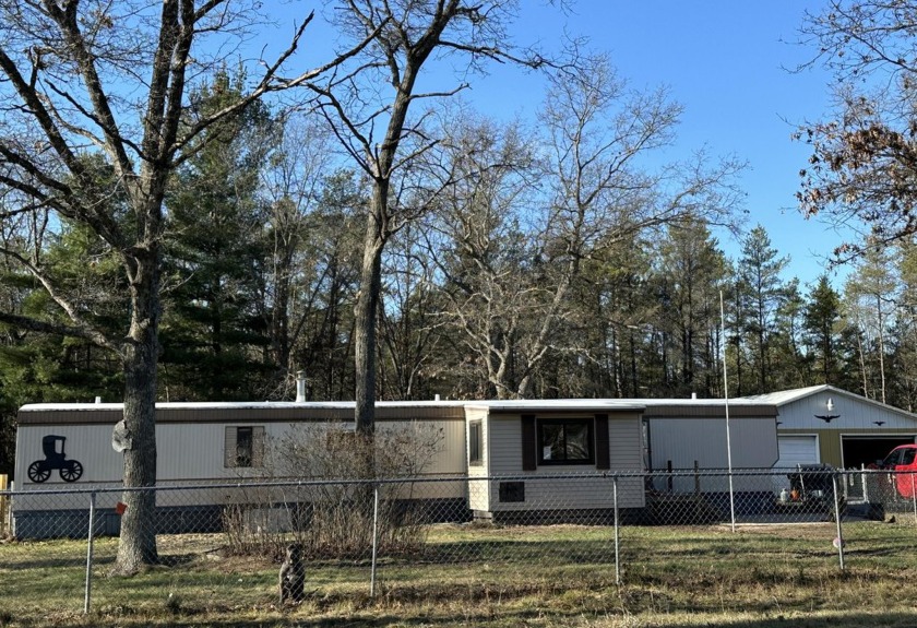 MOVE-IN READY!! Very Nice 1983 mobile home features 3 bedrooms - Beach Home for sale in Oscoda, Michigan on Beachhouse.com