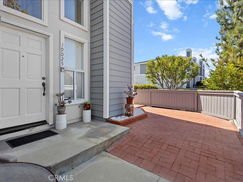 Charming South Huntington Beach Townhome located in the - Beach Townhome/Townhouse for sale in Huntington Beach, California on Beachhouse.com