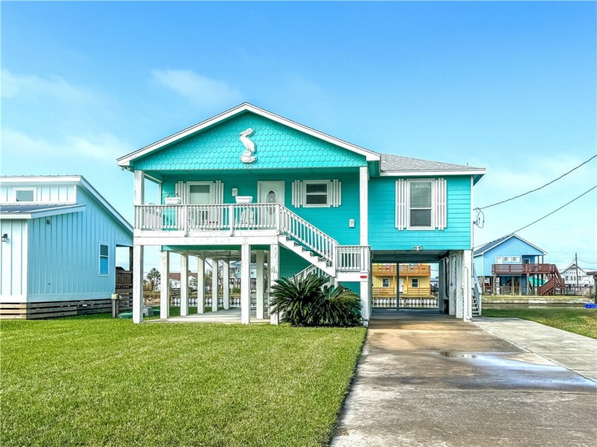 Welcome to this Waterfront Property in Rockport, TX! Its - Beach Home for sale in Rockport, Texas on Beachhouse.com