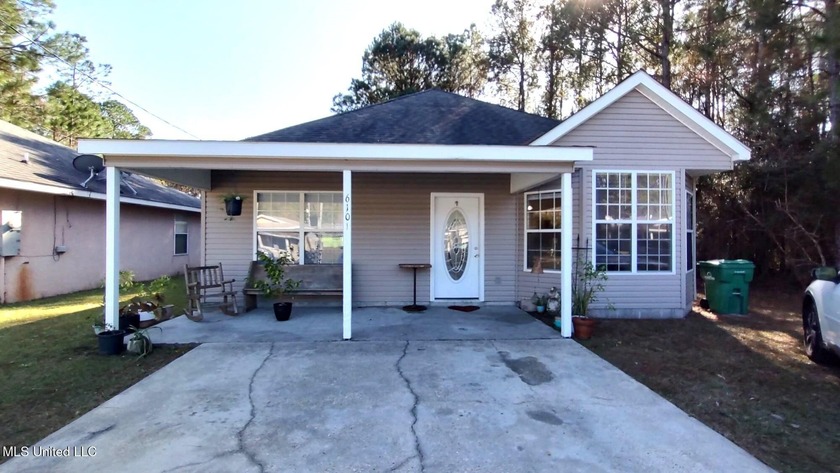 This 3 BR/2 Bath Bayside Park home offers 1344 sf of living - Beach Home for sale in Bay Saint Louis, Mississippi on Beachhouse.com