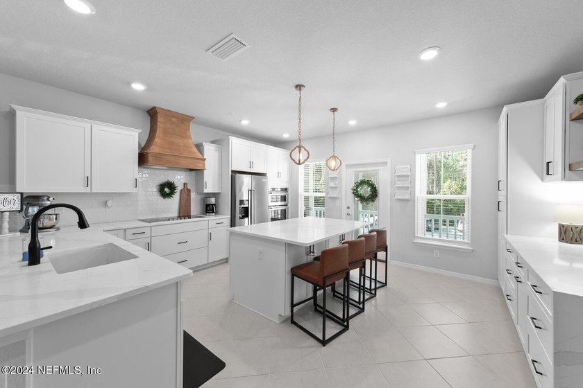 Step into a show-stopping, completely remodeled kitchen that - Beach Condo for sale in Ponte Vedra, Florida on Beachhouse.com
