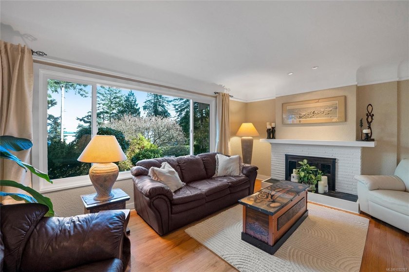 BONUS: $10K cash back to Buyer on completion for Accepted Offer - Beach Home for sale in Saanich, British Columbia on Beachhouse.com