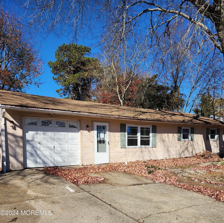 Minutes from the beach! This 3 bedroom , 1 bath home sits - Beach Home for sale in Barnegat, New Jersey on Beachhouse.com