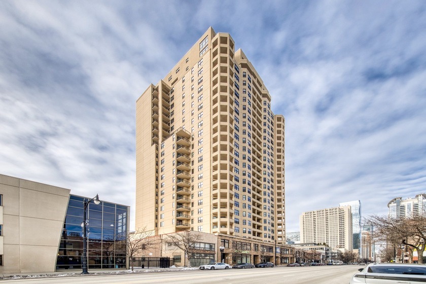 Experience elevated South Loop living in this bright and - Beach Condo for sale in Chicago, Illinois on Beachhouse.com