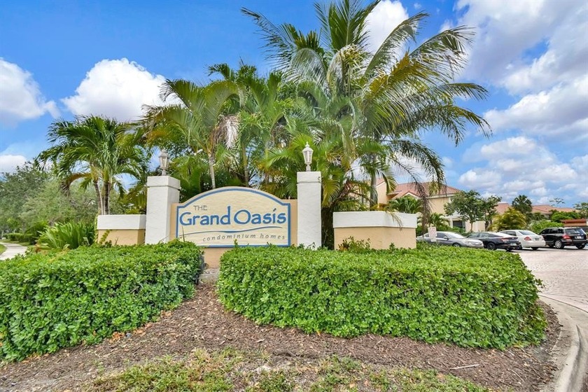 2/2 Lakefront with fountain view, Vaulted ceilings, Corner unit - Beach Condo for sale in Pompano Beach, Florida on Beachhouse.com