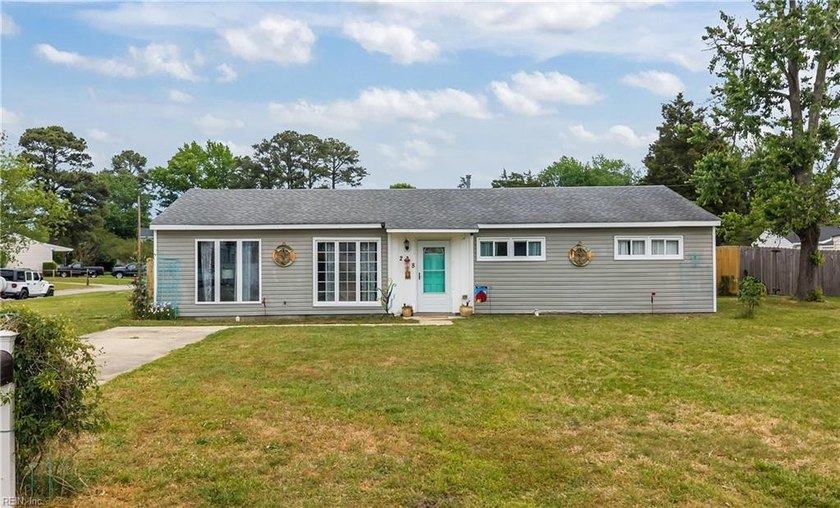 Welcome to this spacious, move-in ready home near Elizabeth - Beach Home for sale in Portsmouth, Virginia on Beachhouse.com