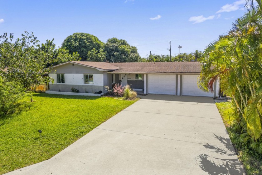 This Charming, Energy-Efficient meticulously maintained bright - Beach Home for sale in Boynton Beach, Florida on Beachhouse.com