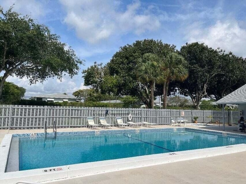 1st FLOOR sunny & bright 2 Bedrooms , 2 full bathrooms condo at - Beach Condo for sale in Delray Beach, Florida on Beachhouse.com