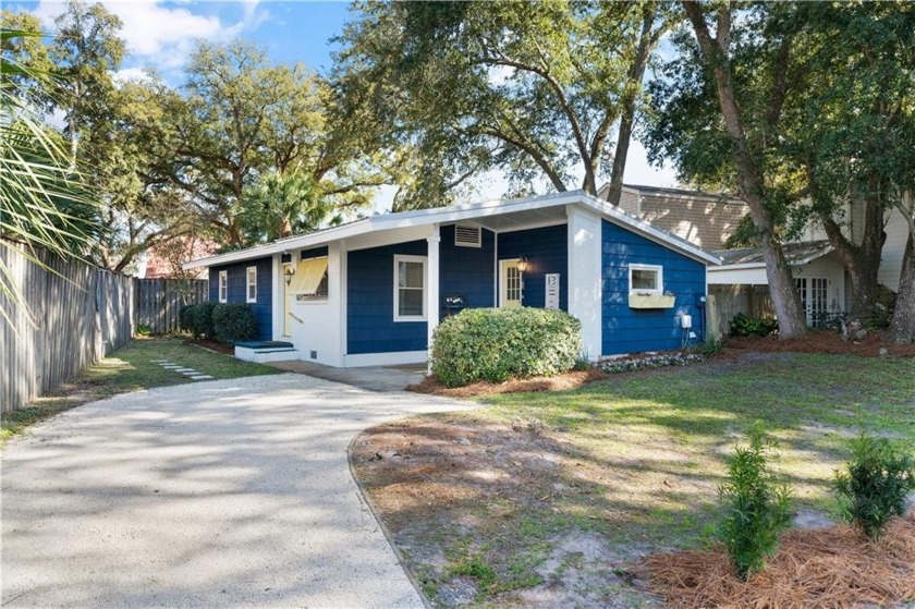 This 3 bedroom, 2.5 bath, renovated 1950s bungalow is the - Beach Home for sale in Saint Simons, Georgia on Beachhouse.com