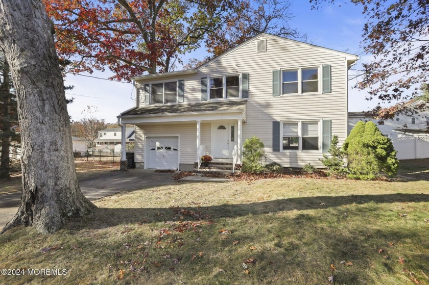 Welcome to this spacious and meticulously maintained 4-bedroom - Beach Home for sale in Oakhurst, New Jersey on Beachhouse.com