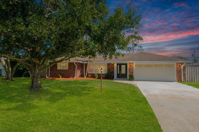 Well-Maintained 3/2/2 Home is move in ready!  Updated with - Beach Home for sale in Port Saint Lucie, Florida on Beachhouse.com