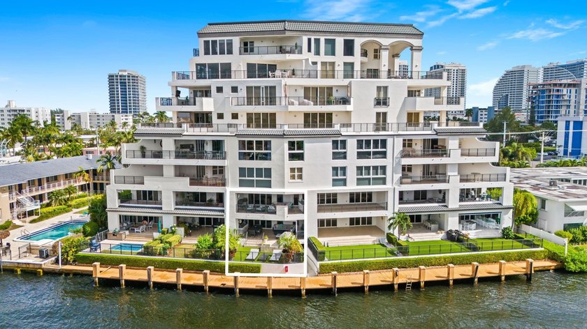 This gorgeous 2-bedroom, 2.5-bath townhome is a true gem - Beach Townhome/Townhouse for sale in Fort Lauderdale, Florida on Beachhouse.com
