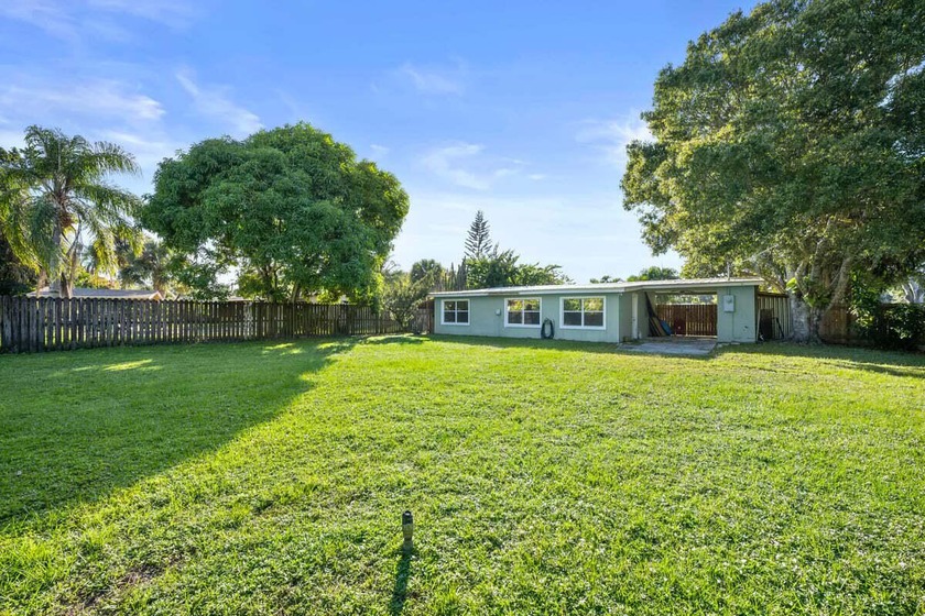 Welcome home to this beautifully maintained 2-bedroom - Beach Home for sale in Vero Beach, Florida on Beachhouse.com