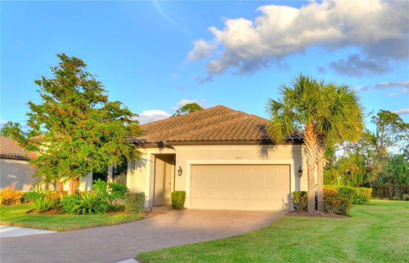 Just 9 minutes from Nokomis Beach, this meticulously kept home - Beach Home for sale in Nokomis, Florida on Beachhouse.com