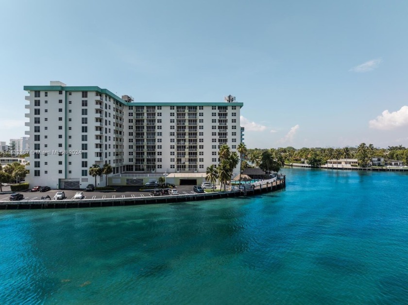 *Reduced* 
Gorgeous Unit At The Famous Island Pointe - Beach Condo for sale in Bay Harbor Islands, Florida on Beachhouse.com