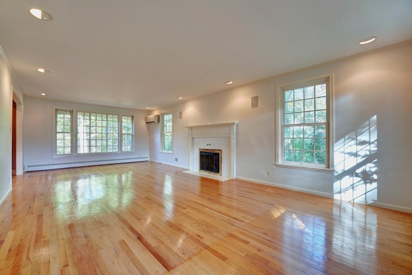 Newly Priced! Set at the end of a private cul-de-sac in one of - Beach Home for sale in North Hampton, New Hampshire on Beachhouse.com