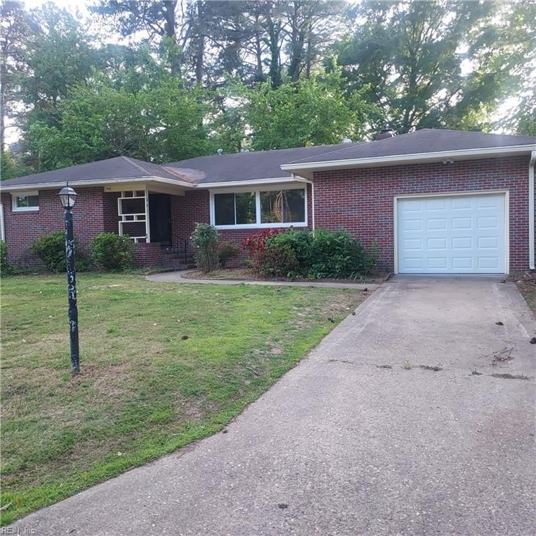 CNU area rancher on fenced yard, 3 bedrooms, 2 bathrooms, 1 car - Beach Home for sale in Newport News, Virginia on Beachhouse.com