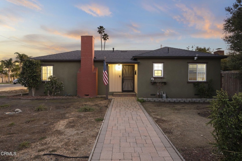 Discover the perfect combination of charm, convenience, and - Beach Home for sale in Oxnard, California on Beachhouse.com