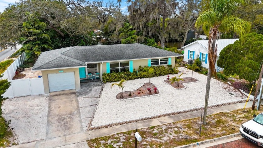 Discover the charm of downtown Dunedin in this inviting - Beach Home for sale in Dunedin, Florida on Beachhouse.com