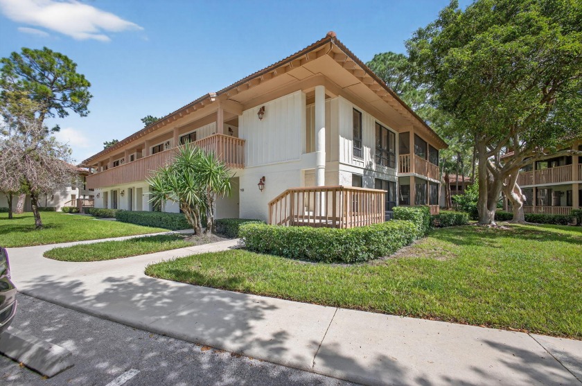 DESIRABLE FIRST FLOOR CORNER UNIT. UPDATED KITCHEN AND BATHS! - Beach Condo for sale in Palm Beach Gardens, Florida on Beachhouse.com