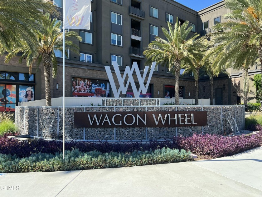 Welcome to this stunning Wagon Wheel, Oxford Flats! Convenient - Beach Condo for sale in Oxnard, California on Beachhouse.com