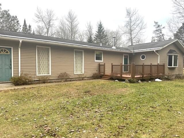 Move right in!!   This adorable 2 bedroom home is tucked into - Beach Home for sale in Alpena, Michigan on Beachhouse.com