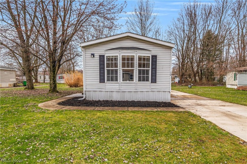 Welcome to your cozy retreat! This charming manufactured home - Beach Home for sale in Geneva, Ohio on Beachhouse.com