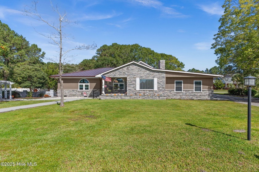 Beautifully and meticulously renovated 3 bedroom/3 bathroom - Beach Home for sale in Calabash, North Carolina on Beachhouse.com