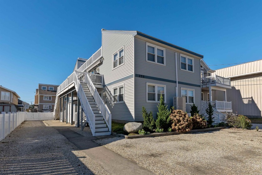 Gorgeous 4 Bedroom 2.5 Bath Townhouse 1.5 Blocks to the Beach! - Beach Townhome/Townhouse for sale in Stone Harbor, New Jersey on Beachhouse.com