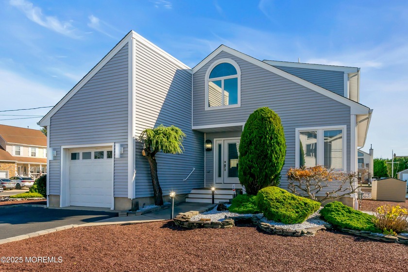 The BEST location to spend your summer! Welcome to the ultimate - Beach Home for sale in Toms River, New Jersey on Beachhouse.com