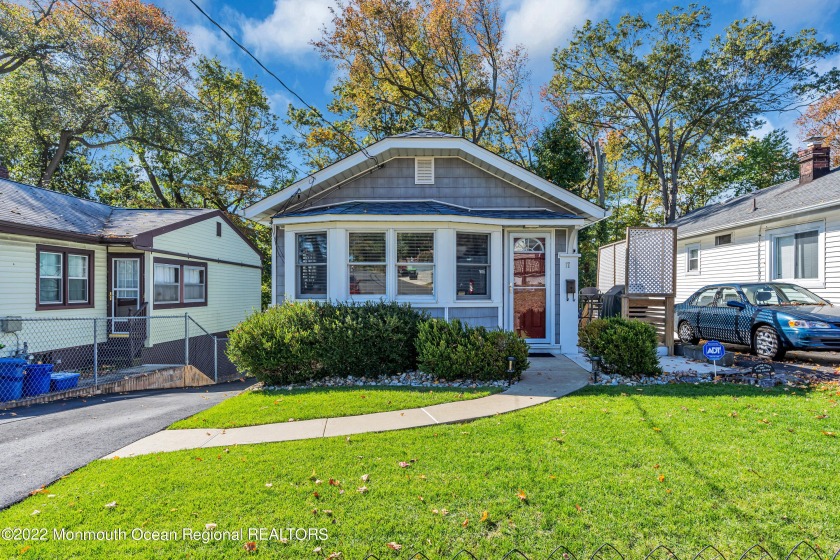 Beautiful bungalow in Cliffwood Beach with finished walk-out - Beach Home for sale in Keyport, New Jersey on Beachhouse.com