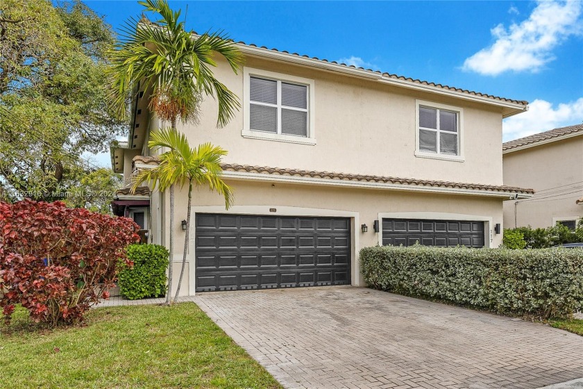 Owner financing available.  Spacious and well maintained 3 - Beach Townhome/Townhouse for sale in Fort Lauderdale, Florida on Beachhouse.com