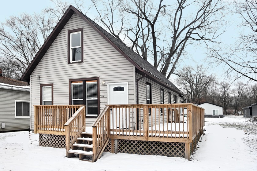 Move-in ready with built-in upside, this fully remodeled - Beach Home for sale in Chesterton, Indiana on Beachhouse.com