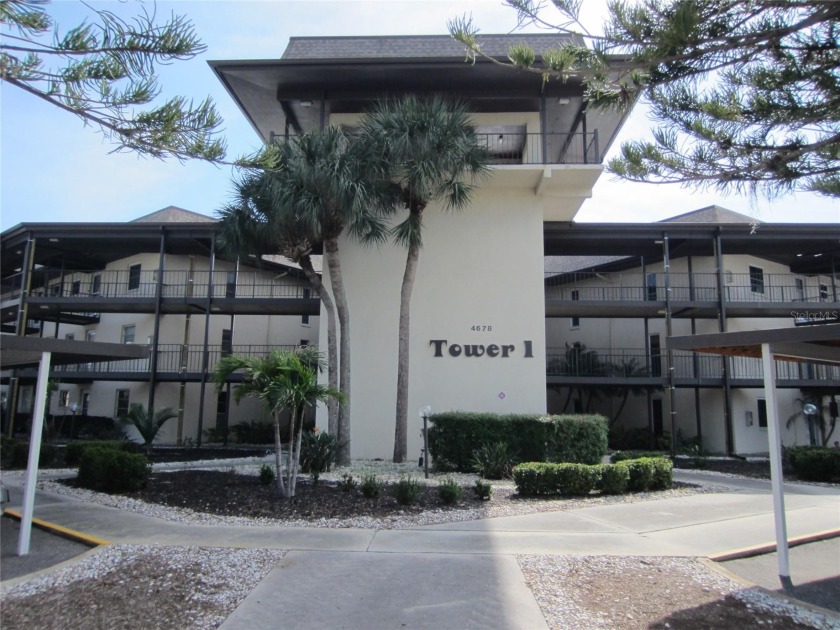 TOTALLY UPDATED WATERFRONT CONDO WITH A MOTIVATED SELLER!! What - Beach Condo for sale in New Port Richey, Florida on Beachhouse.com