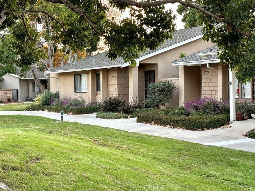 This stunning 3 bedroom, 2 bathroom single-story end - Beach Condo for sale in Huntington Beach, California on Beachhouse.com