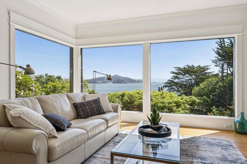 Located in the heart of Sausalito, 158 Edwards is a charming - Beach Townhome/Townhouse for sale in Sausalito, California on Beachhouse.com