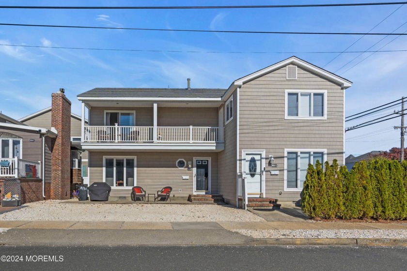 Move right into this spacious two-bedroom, two-bath condo in - Beach Condo for sale in Lavallette, New Jersey on Beachhouse.com