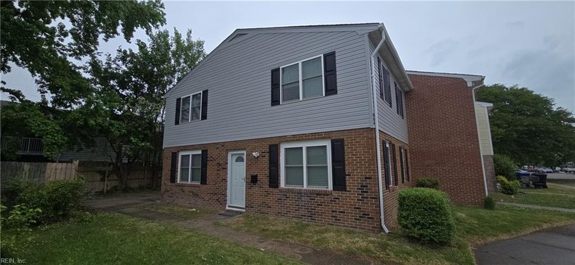 Wow oh wow! Almost everything has been made new on this one! The - Beach Townhome/Townhouse for sale in Virginia Beach, Virginia on Beachhouse.com