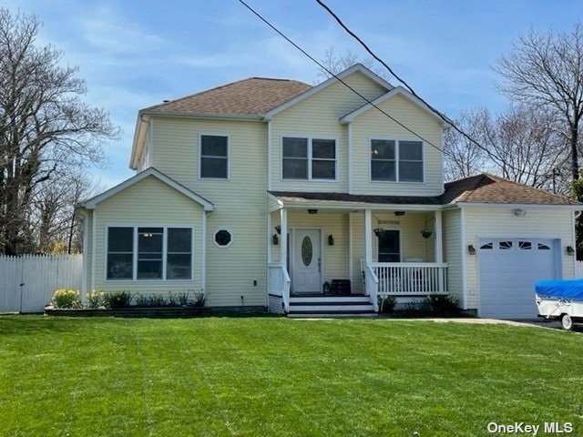 This beautiful traditional home is perfect for year-round or - Beach Home for sale in Remsenburg, New York on Beachhouse.com