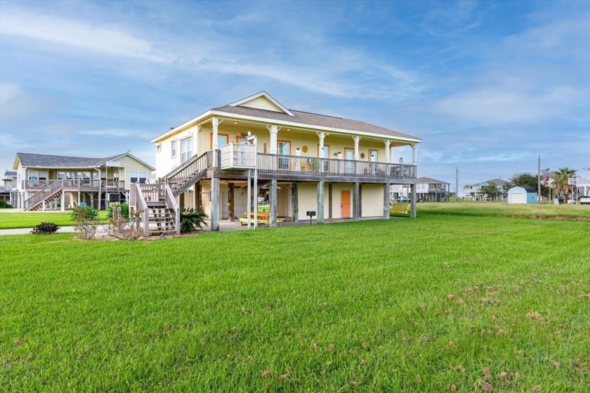 Move in ready! All furniture included.This adorable beach - Beach Home for sale in Crystal Beach, Texas on Beachhouse.com