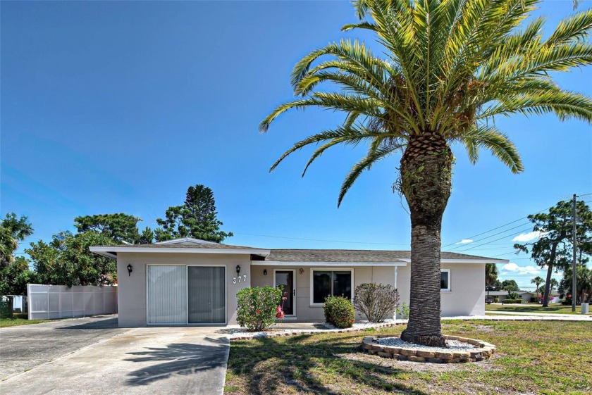 NEW ROOF! VENICE POOL HOME with no CDD or HOA fees.  Enjoy the - Beach Home for sale in Venice, Florida on Beachhouse.com