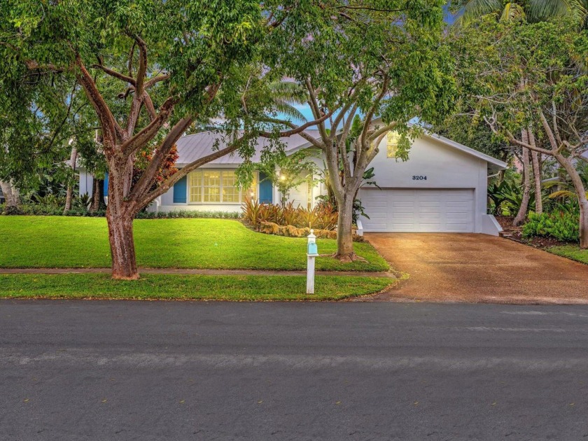 Imagine a Florida home with a sunny, tropical vibe, infused with - Beach Home for sale in Delray Beach, Florida on Beachhouse.com