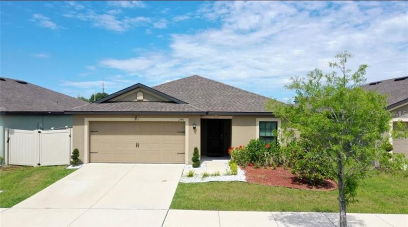 Welcome home to this 3 bed / 2 bath home in the Wynnmere West - Beach Home for sale in Ruskin, Florida on Beachhouse.com